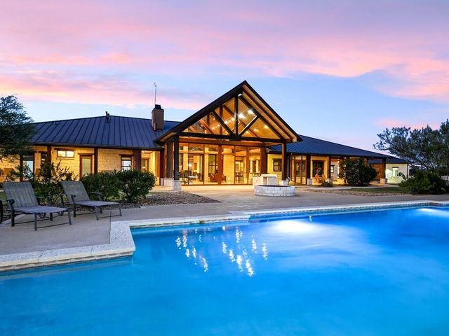 1584 County Road 226 RD, Giddings, TX 78942