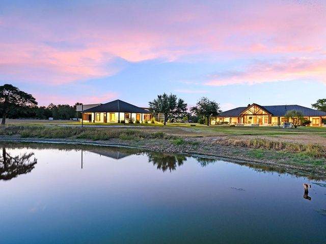 1584 County Road 226 RD, Giddings, TX 78942