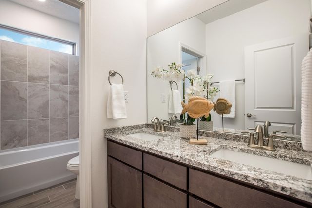 4869 Guadalupe Peak Street SW, Los Lunas, NM 87031