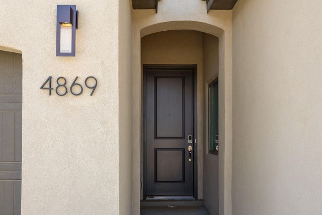 4869 Guadalupe Peak Street SW, Los Lunas, NM 87031