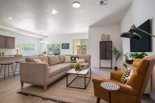 4869 Guadalupe Peak Street SW, Los Lunas, NM 87031