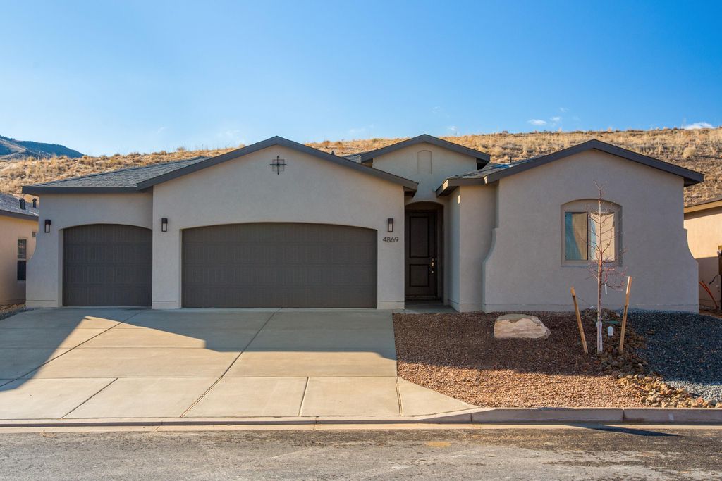 4869 Guadalupe Peak Street SW, Los Lunas, NM 87031
