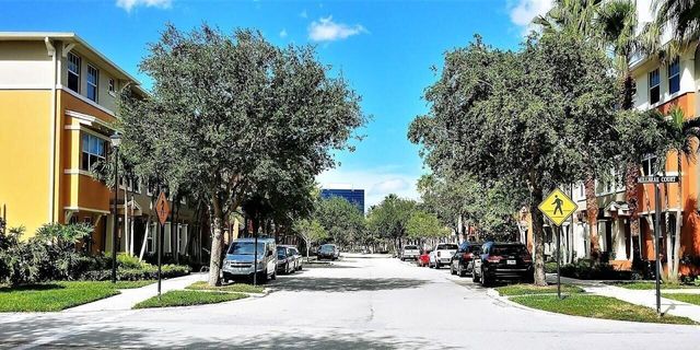 960 MILLBRAE Court 4, West Palm Beach, FL 33401