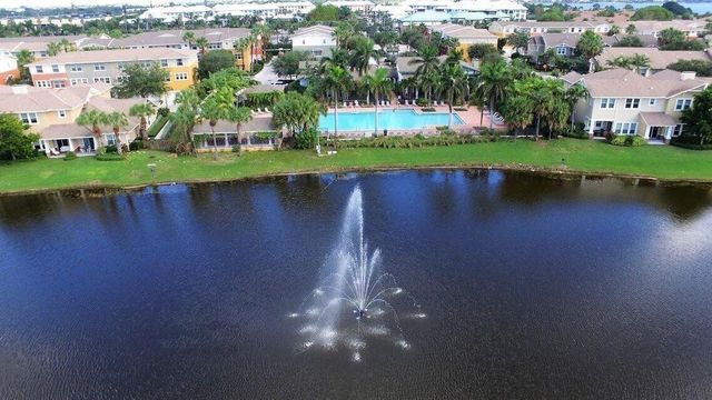 960 MILLBRAE Court 4, West Palm Beach, FL 33401