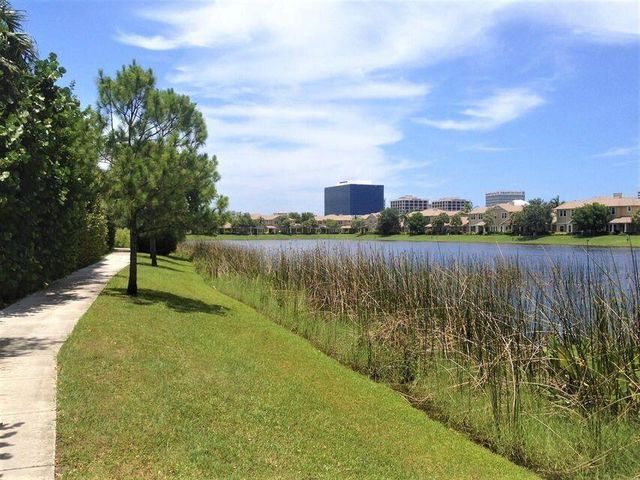 960 MILLBRAE Court 4, West Palm Beach, FL 33401