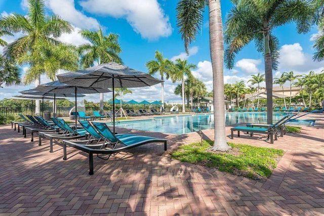 960 MILLBRAE Court 4, West Palm Beach, FL 33401