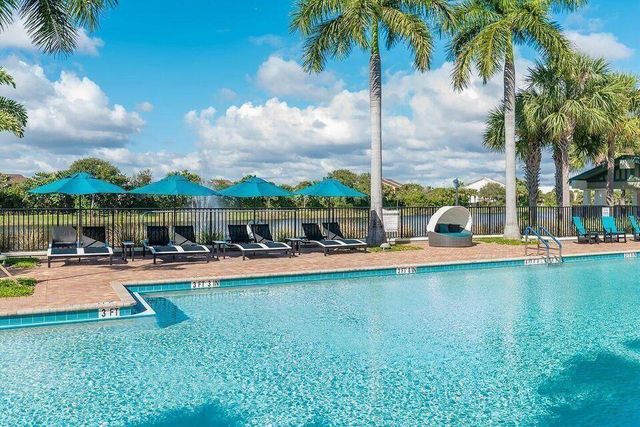 960 MILLBRAE Court 4, West Palm Beach, FL 33401