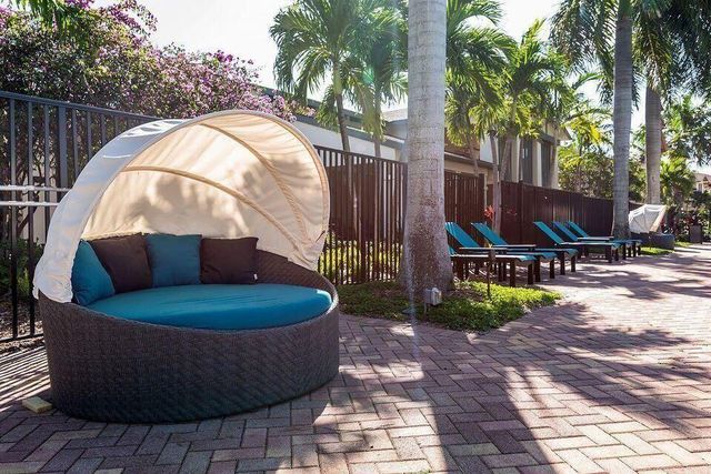 960 MILLBRAE Court 4, West Palm Beach, FL 33401