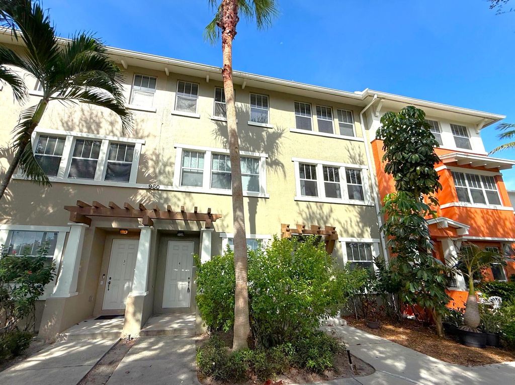 960 MILLBRAE Court 4, West Palm Beach, FL 33401