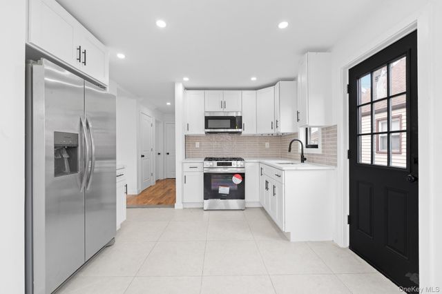 19311 120th Avenue, Saint Albans, NY 11412