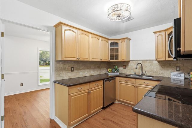 10 E Broken Oak Court, Spring, TX 77381