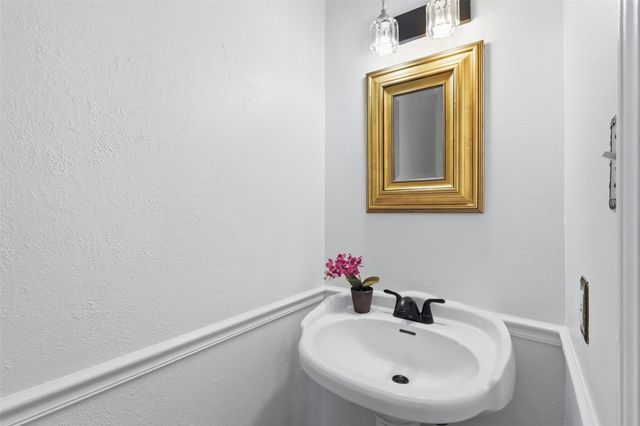 10 E Broken Oak Court, Spring, TX 77381