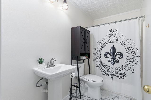 10 E Broken Oak Court, Spring, TX 77381