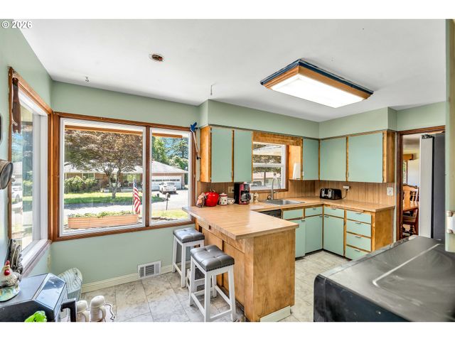 1883 Se ROSEBRIER Ct, Milwaukie, OR 97267