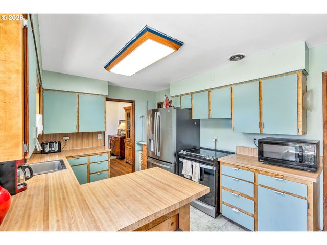 1883 Se ROSEBRIER Ct, Milwaukie, OR 97267