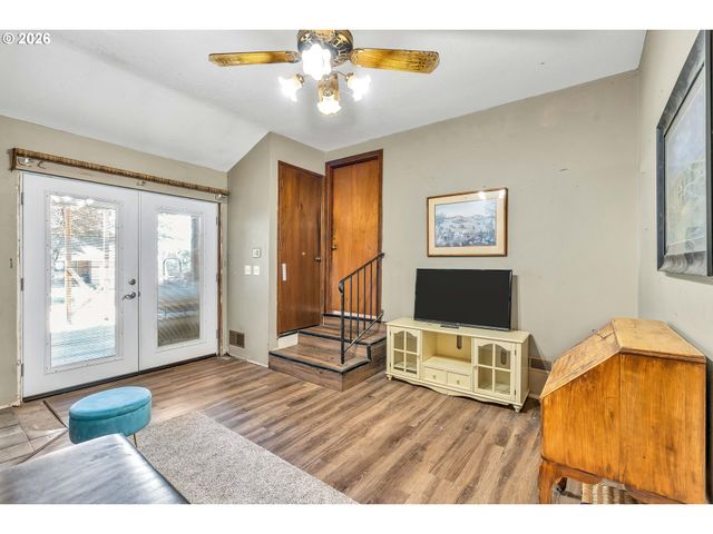 1883 Se ROSEBRIER Ct, Milwaukie, OR 97267
