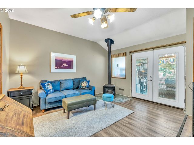 1883 Se ROSEBRIER Ct, Milwaukie, OR 97267