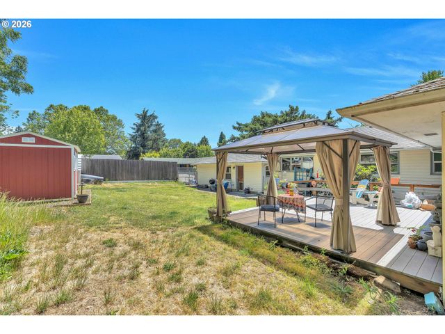 1883 Se ROSEBRIER Ct, Milwaukie, OR 97267