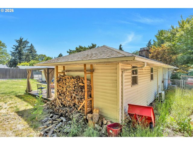 1883 Se ROSEBRIER Ct, Milwaukie, OR 97267