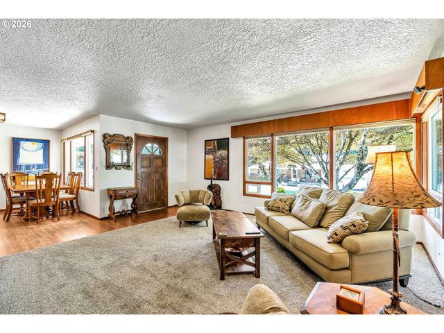 1883 Se ROSEBRIER Ct, Milwaukie, OR 97267