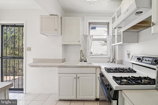 3149 NEWTON ST NE, Washington, DC 20018