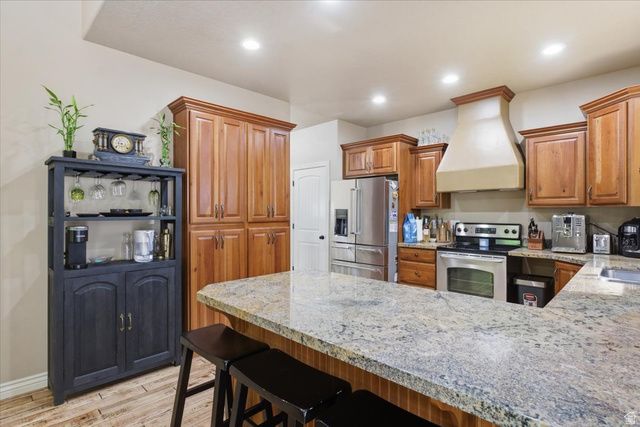 2452 OAK LN, Layton, UT 84040