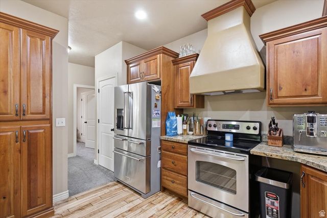 2452 OAK LN, Layton, UT 84040