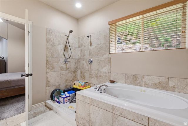 2452 OAK LN, Layton, UT 84040