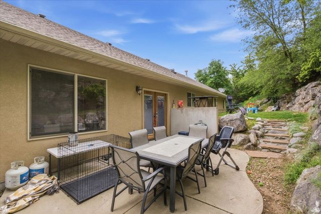 2452 OAK LN, Layton, UT 84040