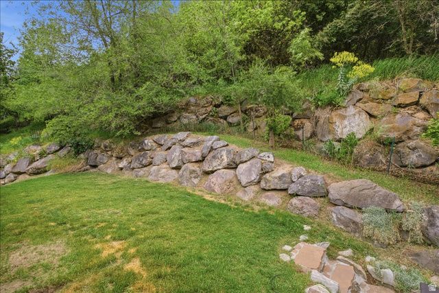2452 OAK LN, Layton, UT 84040