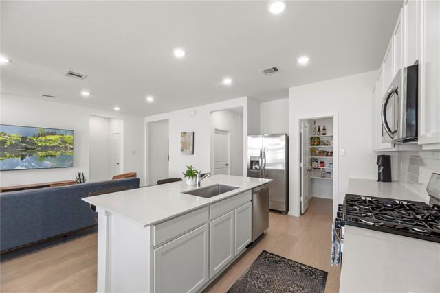 907 Heaven Drive, Beasley, TX 77417