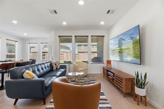 907 Heaven Drive, Beasley, TX 77417