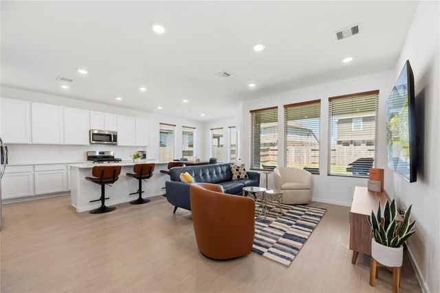 907 Heaven Drive, Beasley, TX 77417