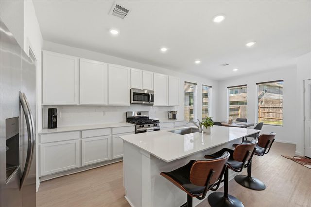 907 Heaven Drive, Beasley, TX 77417