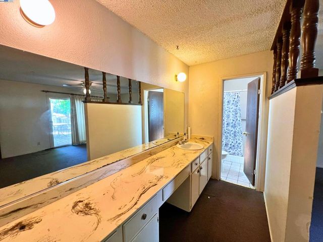 3025 Monticello Dr, Stockton, CA 95209