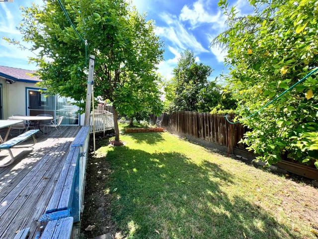 3025 Monticello Dr, Stockton, CA 95209