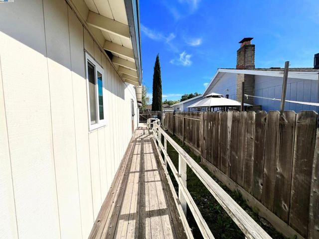 3025 Monticello Dr, Stockton, CA 95209