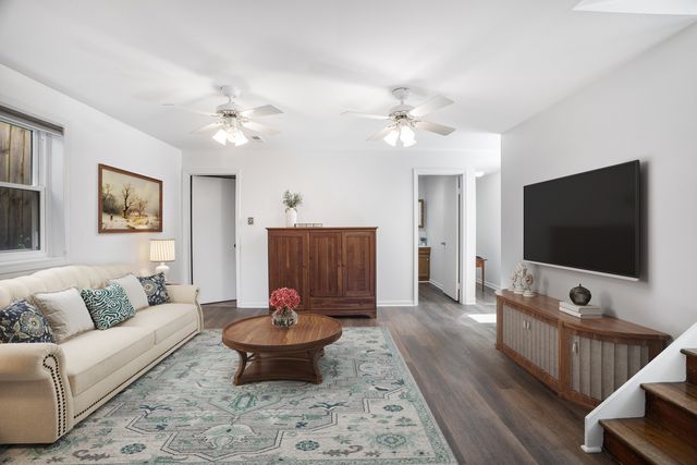 1212 N Maple Avenue, La Grange Park, IL 60526