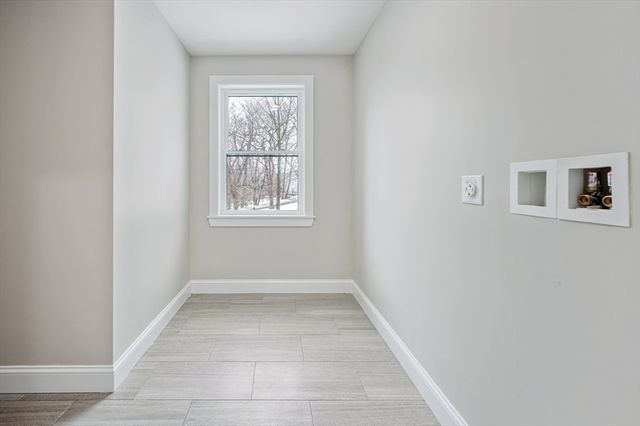 37 Dane Ave, Worcester, MA 01607