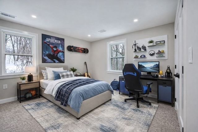 37 Dane Ave, Worcester, MA 01607