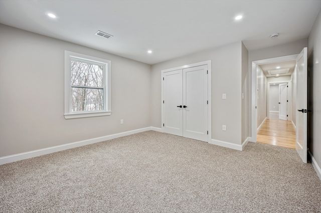 37 Dane Ave, Worcester, MA 01607