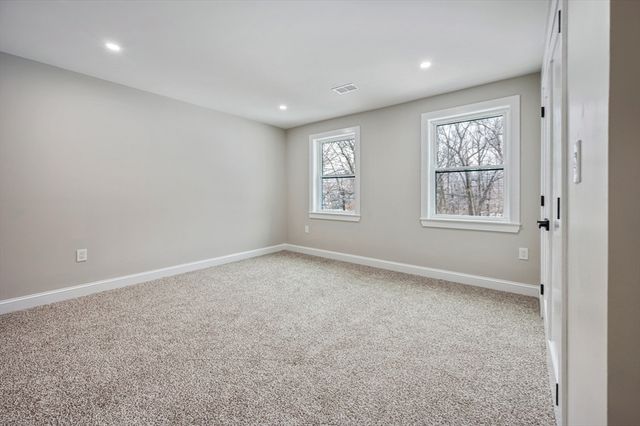 37 Dane Ave, Worcester, MA 01607