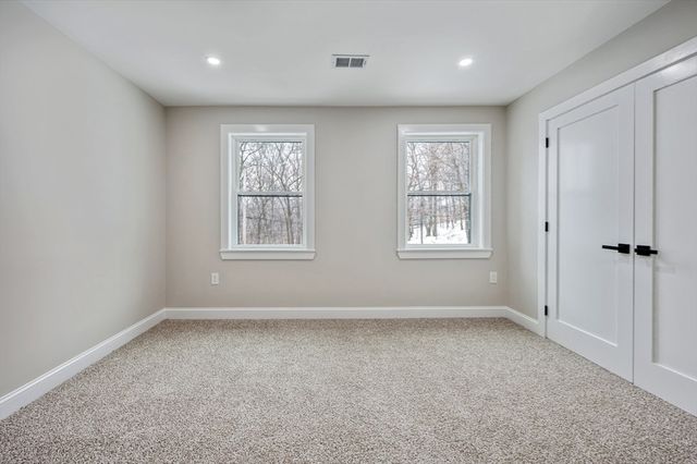 37 Dane Ave, Worcester, MA 01607