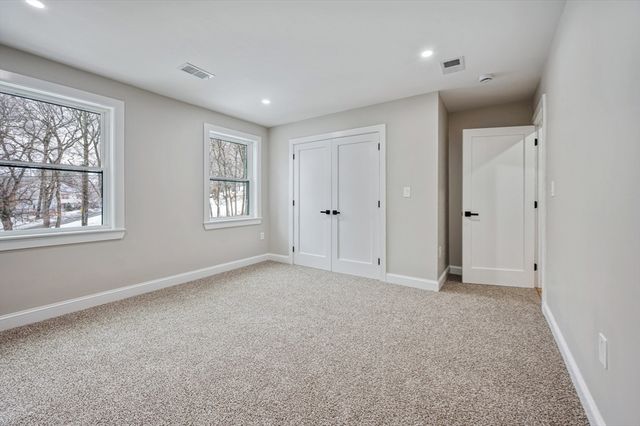 37 Dane Ave, Worcester, MA 01607