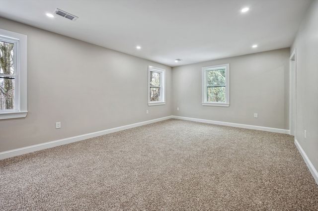 37 Dane Ave, Worcester, MA 01607