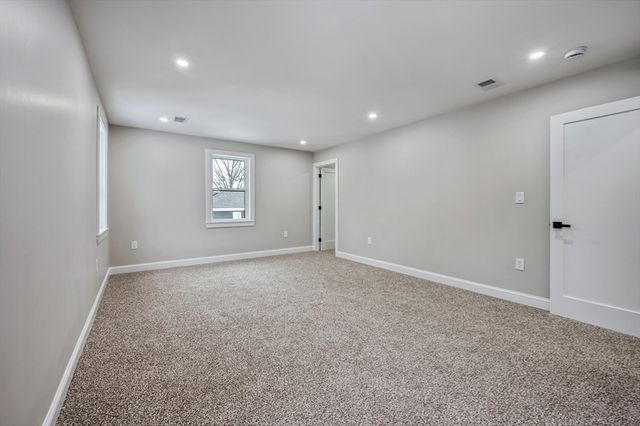 37 Dane Ave, Worcester, MA 01607