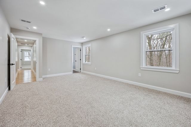 37 Dane Ave, Worcester, MA 01607