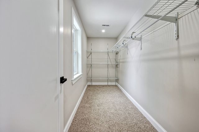 37 Dane Ave, Worcester, MA 01607