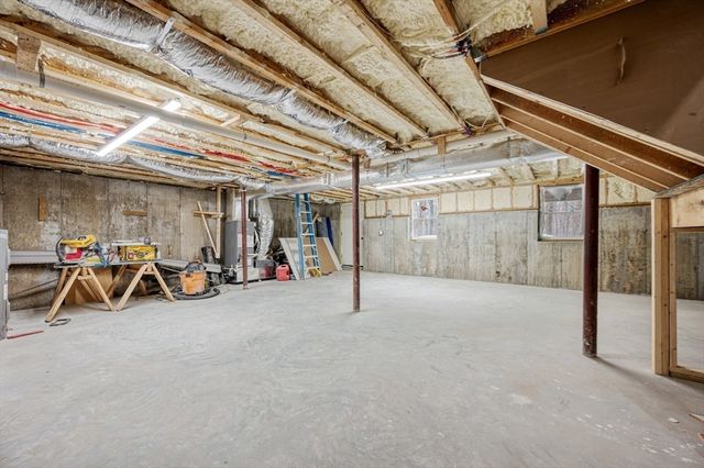 37 Dane Ave, Worcester, MA 01607