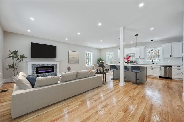 37 Dane Ave, Worcester, MA 01607